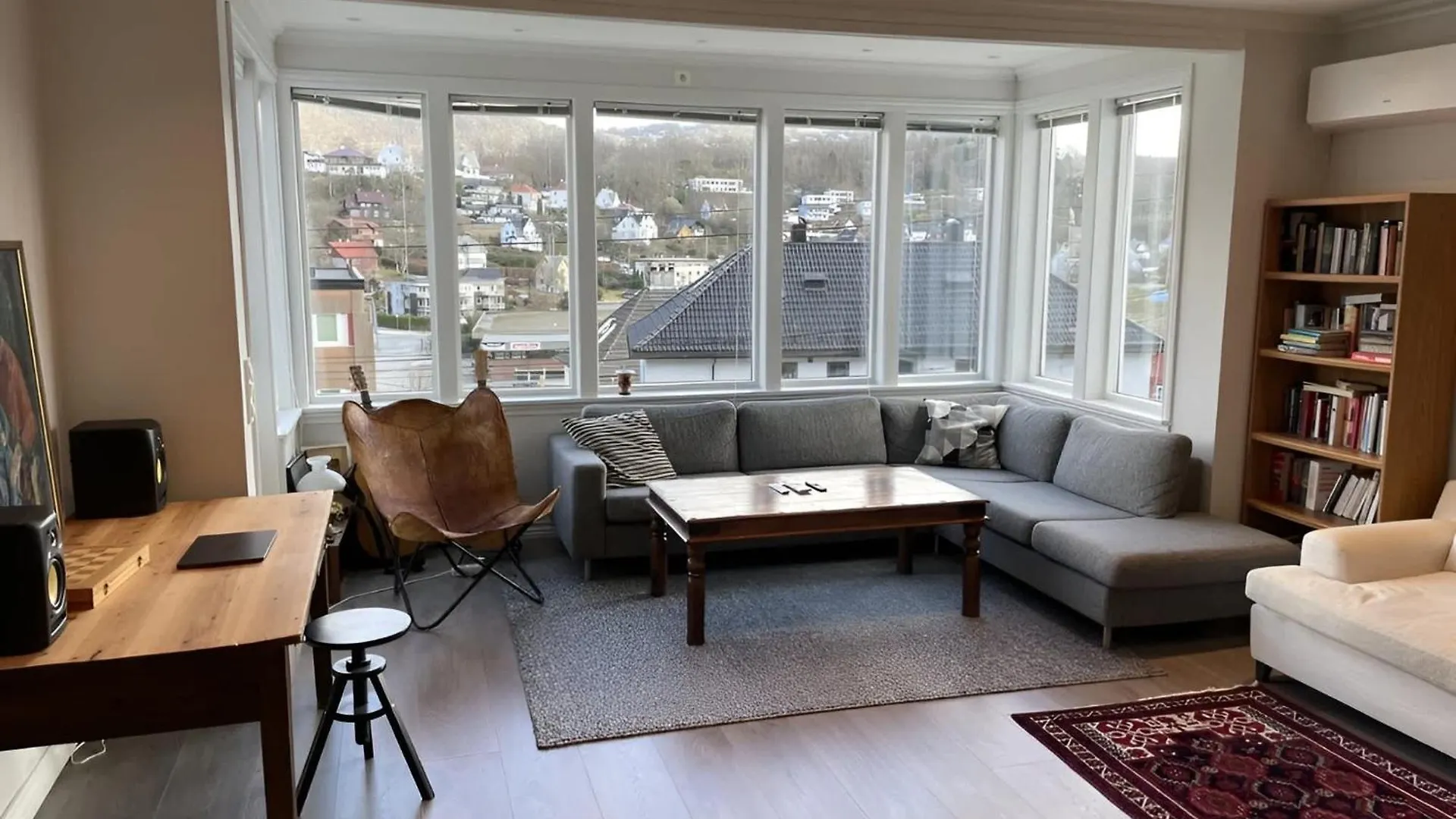 Peaceful Apartment With Balcony - Near Tram & Trails Bergen Norveç