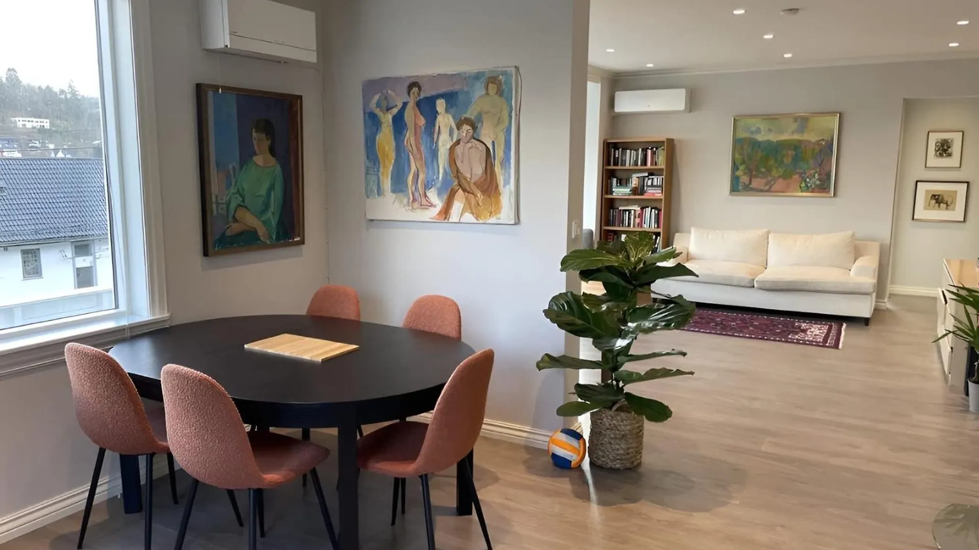 Peaceful Apartment With Balcony - Near Tram & Trails Bergen