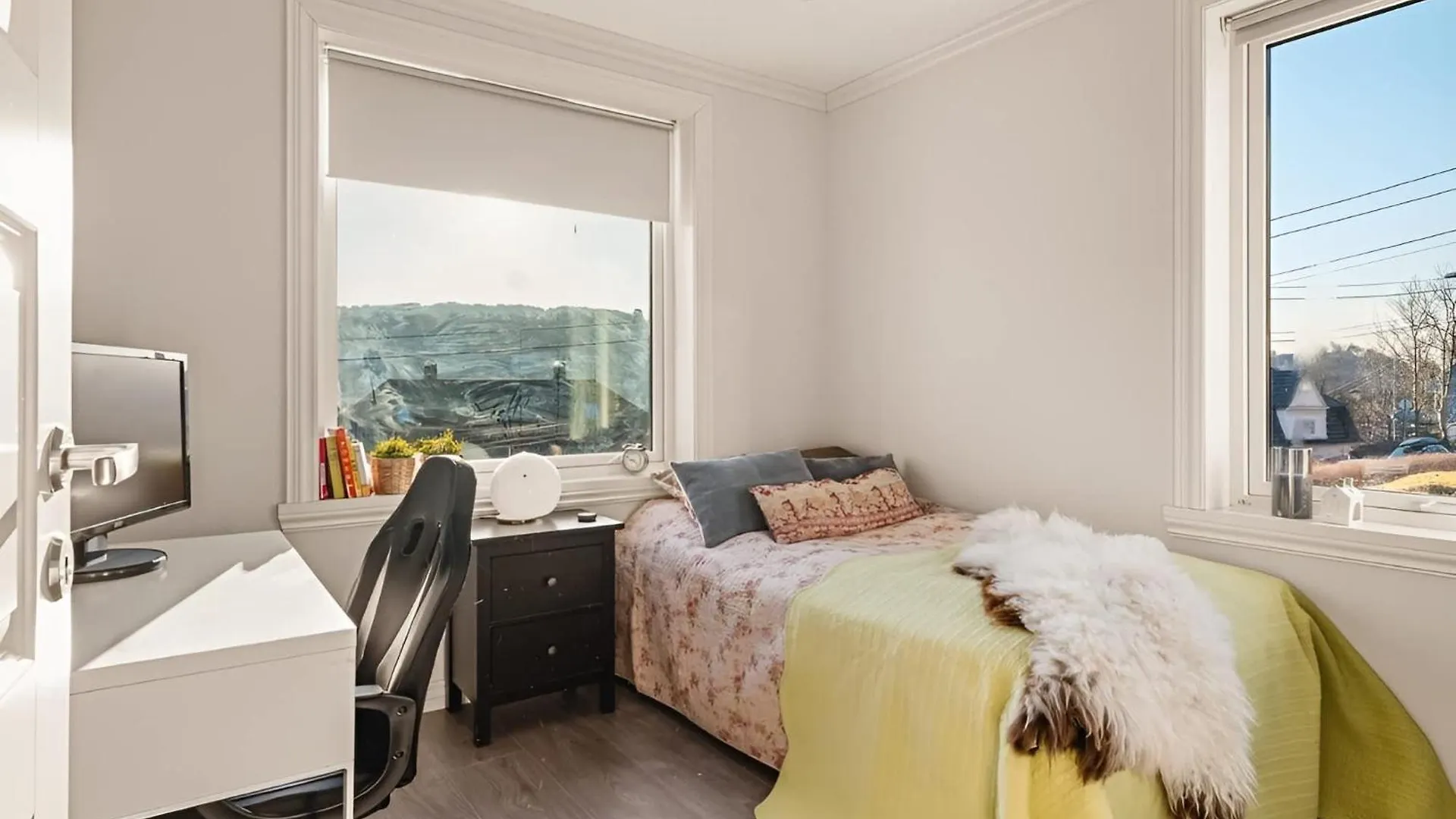 Peaceful Apartment With Balcony - Near Tram & Trails Bergen Norveç
