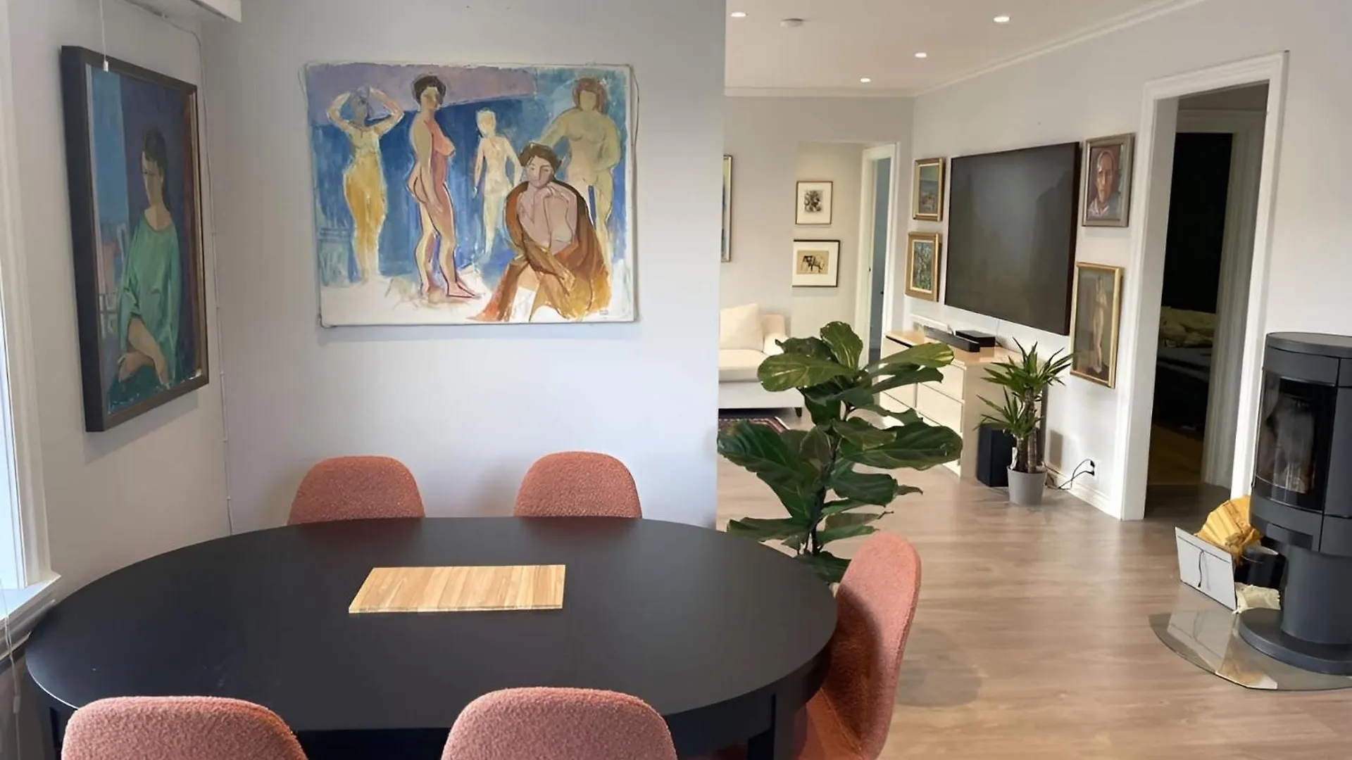 Peaceful Apartment With Balcony - Near Tram & Trails Bergen
