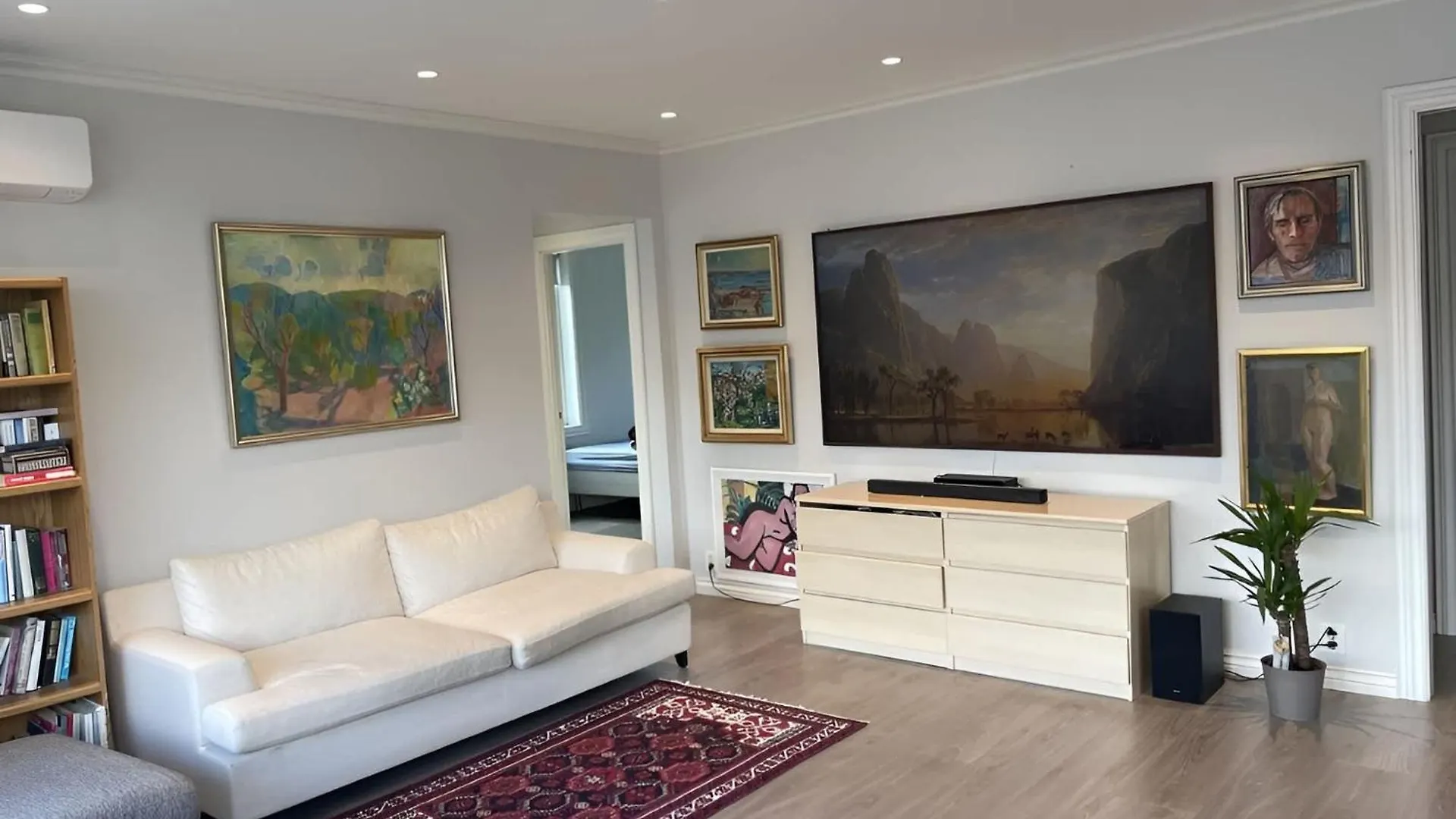 Peaceful Apartment With Balcony - Near Tram & Trails Bergen